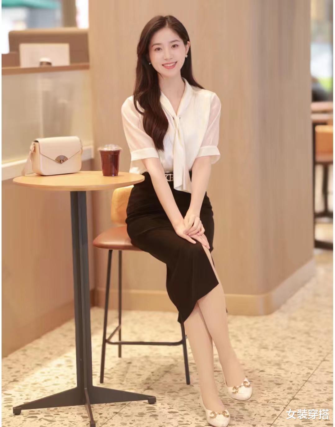 白衬衣的15种穿搭风格,好看又实用,单穿叠穿都时髦!