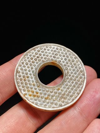 和田玉籽料|汉 和田玉籽料 钙化灰皮 蒲纹 玉璧 挂件