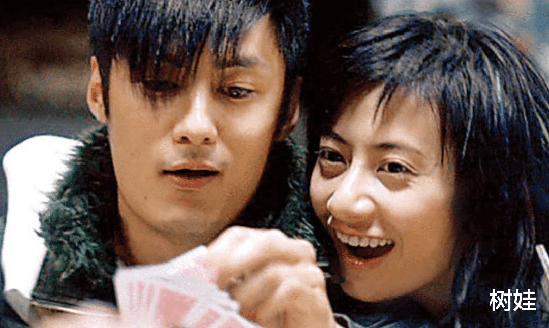 余文乐前女友结婚9年,晒婚照感慨长久的婚姻难,下嫁后生活幸福