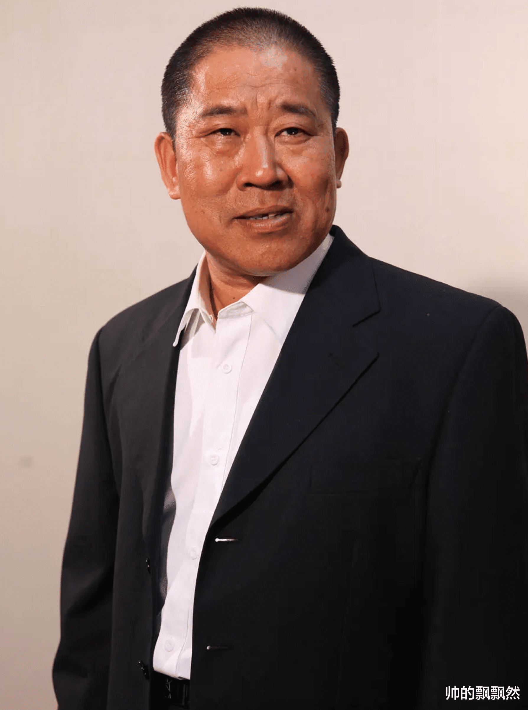 豆瓣|杜旭东:帮离异的女儿养孩子,用亲情温暖继母,风光背后全是眼泪