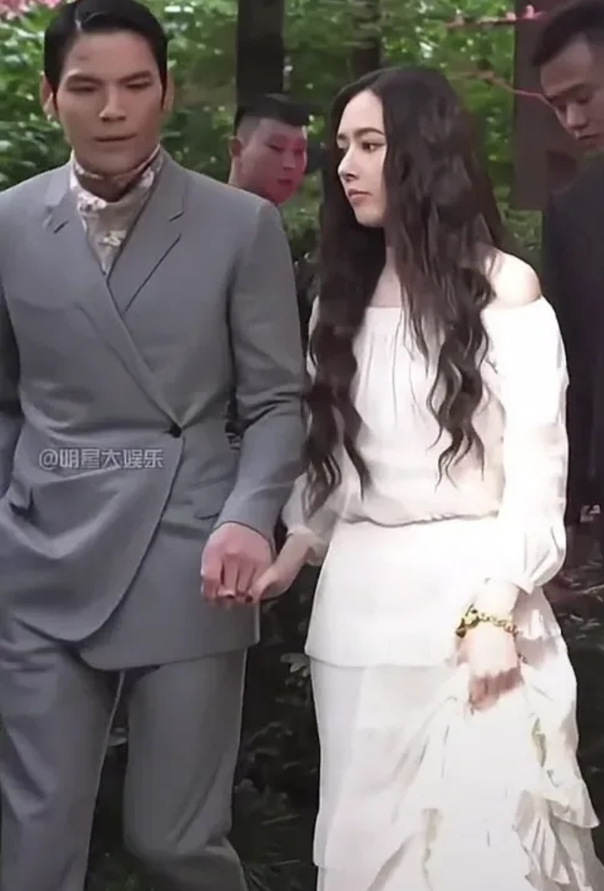 郭碧婷|郭碧婷向佐同框引争议,一人冷漠,一人不悦,网友:貌合神离罢了