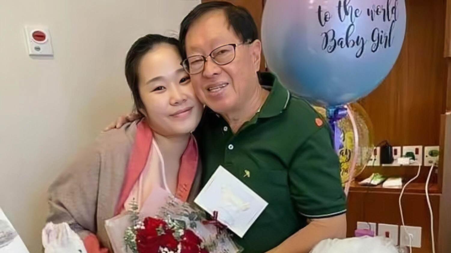 |75岁知名富商再度当爸！娇妻顺利怀上三胎，直言不为钱只为爱情