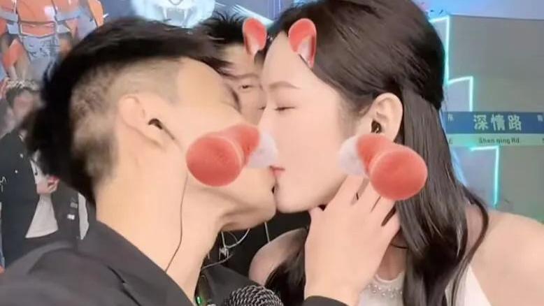 千万网红“IMP小鬼”官宣恋情，赵亦舒放弃出国留学，荣升老板娘