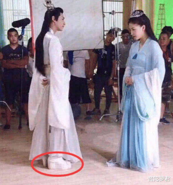 拿观众当弱视!这6位明星的身高最少谎报10厘米,露馅后真尴尬