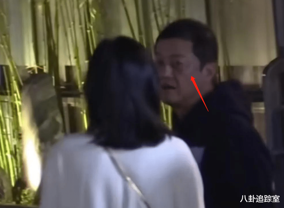 李亚鹏|曝李亚鹏半夜陪美女,男方主动手挽手,海哈金喜被迫回应引热议