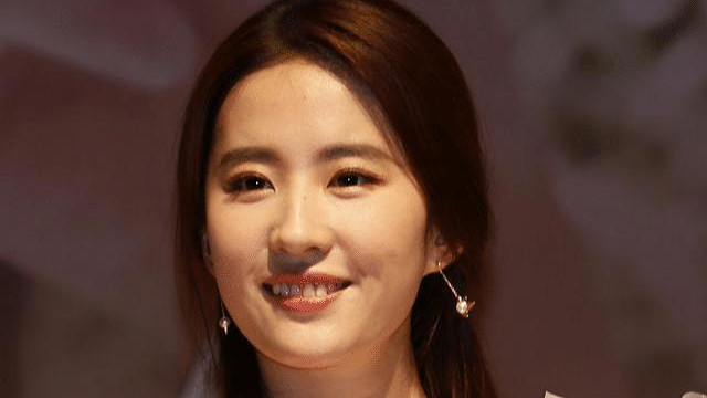 刘亦菲|刘亦菲霸凌事件再升级！揪头发、揩油，更多细节曝光