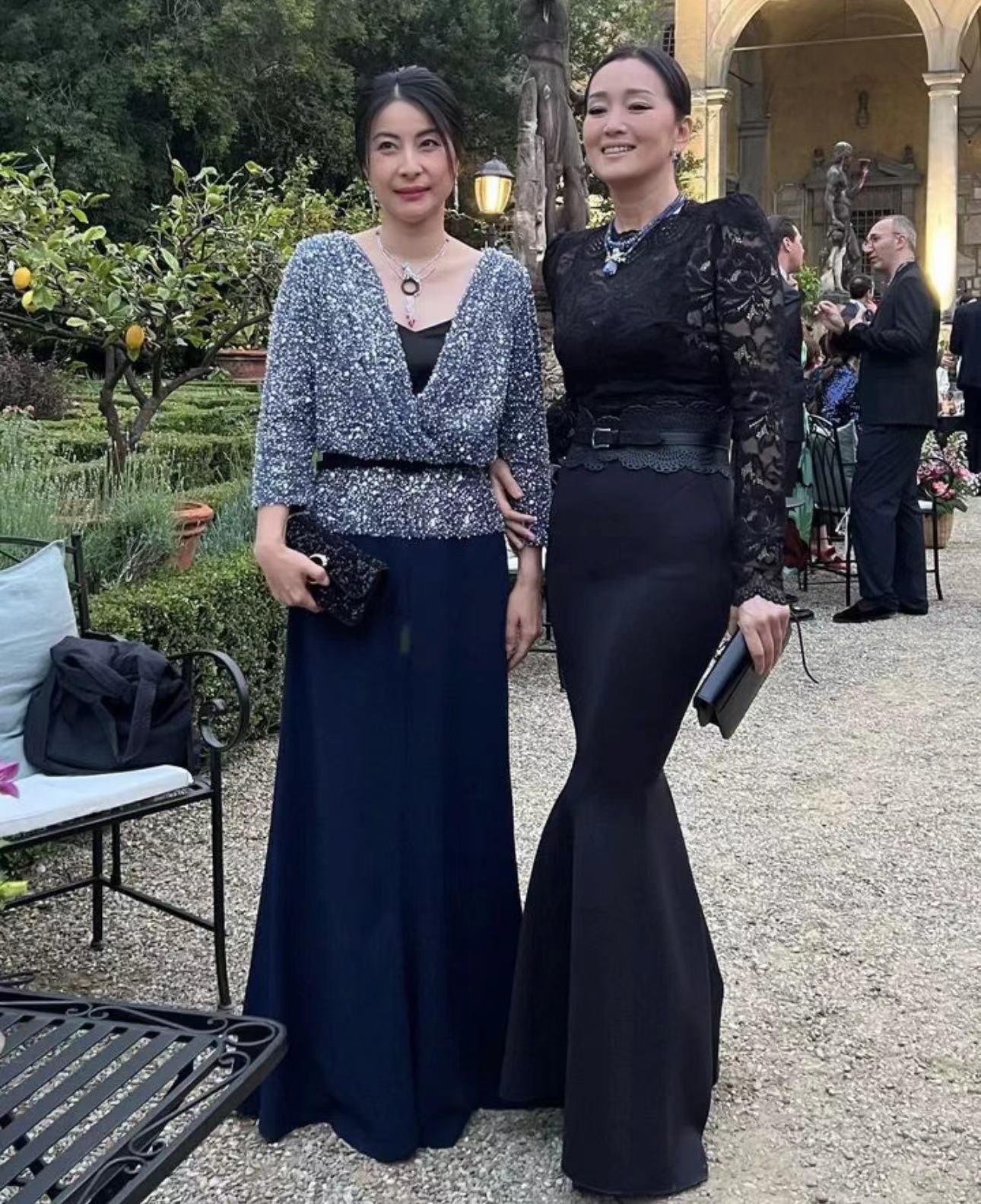 41岁郭晶晶在香港独自逛街！低调出门不带保镖，无豪车接送靠打车