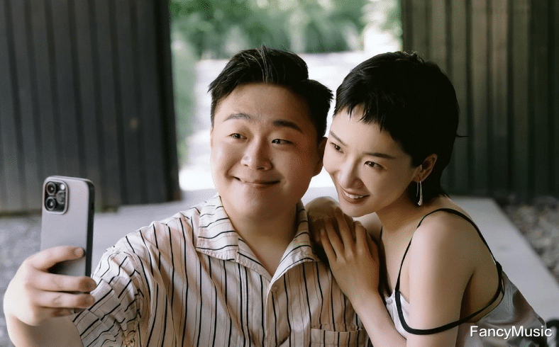 |郝邵文结婚现场画面曝光，伴郎团人气十足，妻子穿白裙美成仙女