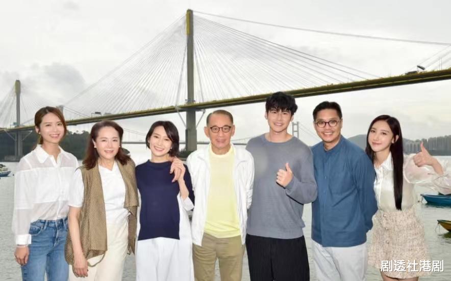 恬妞|罕晒母女合照！65岁港星经历2段婚姻今坚持单身，接受女儿是同性恋