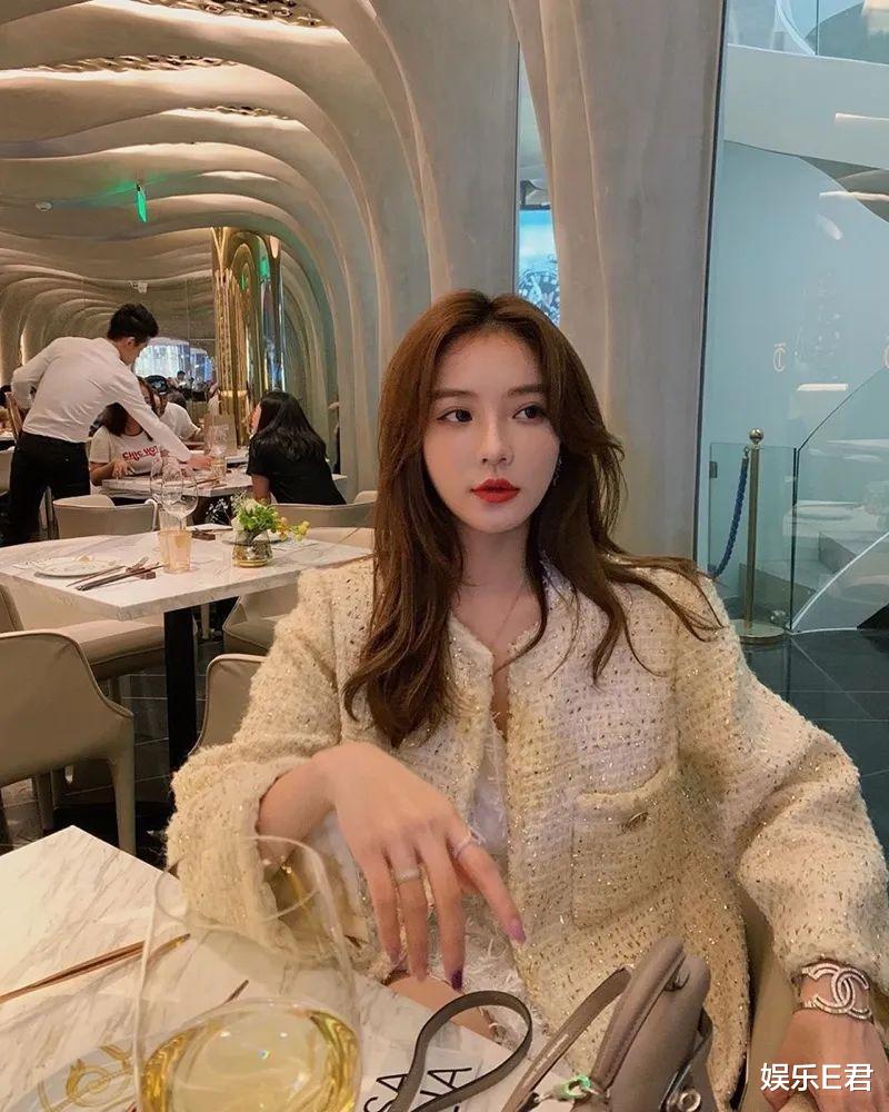 陈冠希与网红合照被称偶像，女方情史丰富，曾被曝与陈伟霆等有染