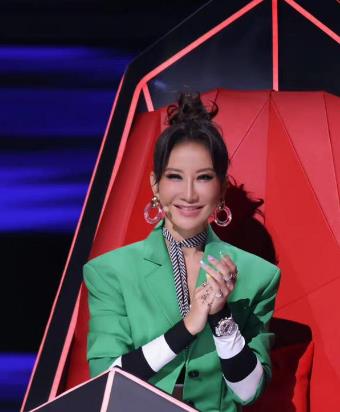 《好声音》改版开播，导师出尽洋相，网友：转一次身要多少钱？