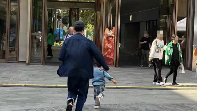 明道曝儿女长相，儿子像妈女儿像爸，幸福称父女俩连后脑勺都一样