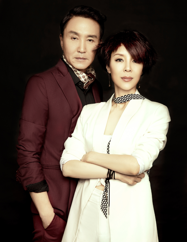 杨迪|吴刚与妻子岳秀清:恩爱30余年,公认的模范夫妻,一家三口很幸福