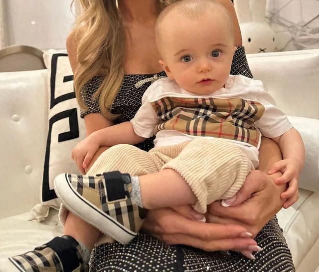 希尔顿富可敌国,高龄育儿,却被网友网暴,究竟为何?