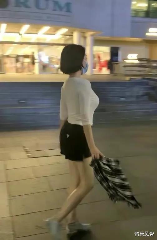 郑秀文|郑秀文的身材告诉你:“排骨精”一点都不美,身材丰腴才是真绝色