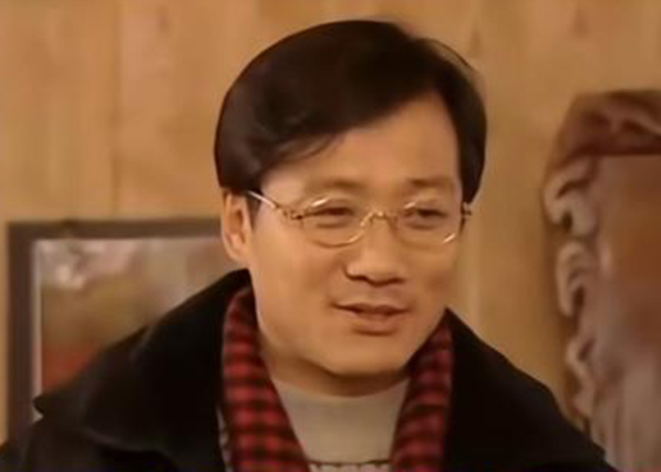 13对赵本山徒弟夫妻对比，文松老婆貌美如花，王小虎老婆撞脸周涛