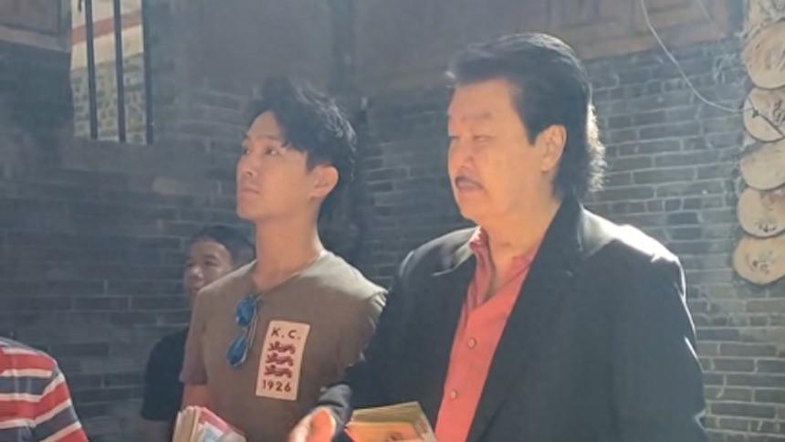 赵雅芝丈夫回台山祭祖，携儿子认祖归宗，离乡近70年家乡话仍流利