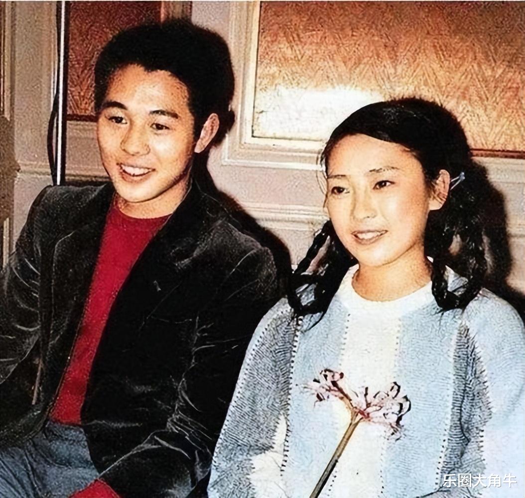 同样是李连杰基因,把黄秋燕与利智女儿拿来一对比,差距就出来了