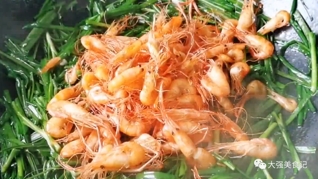 韭菜|韭菜和它是“好搭档”，每周吃2次，腰不酸了，腿不软，人精神了