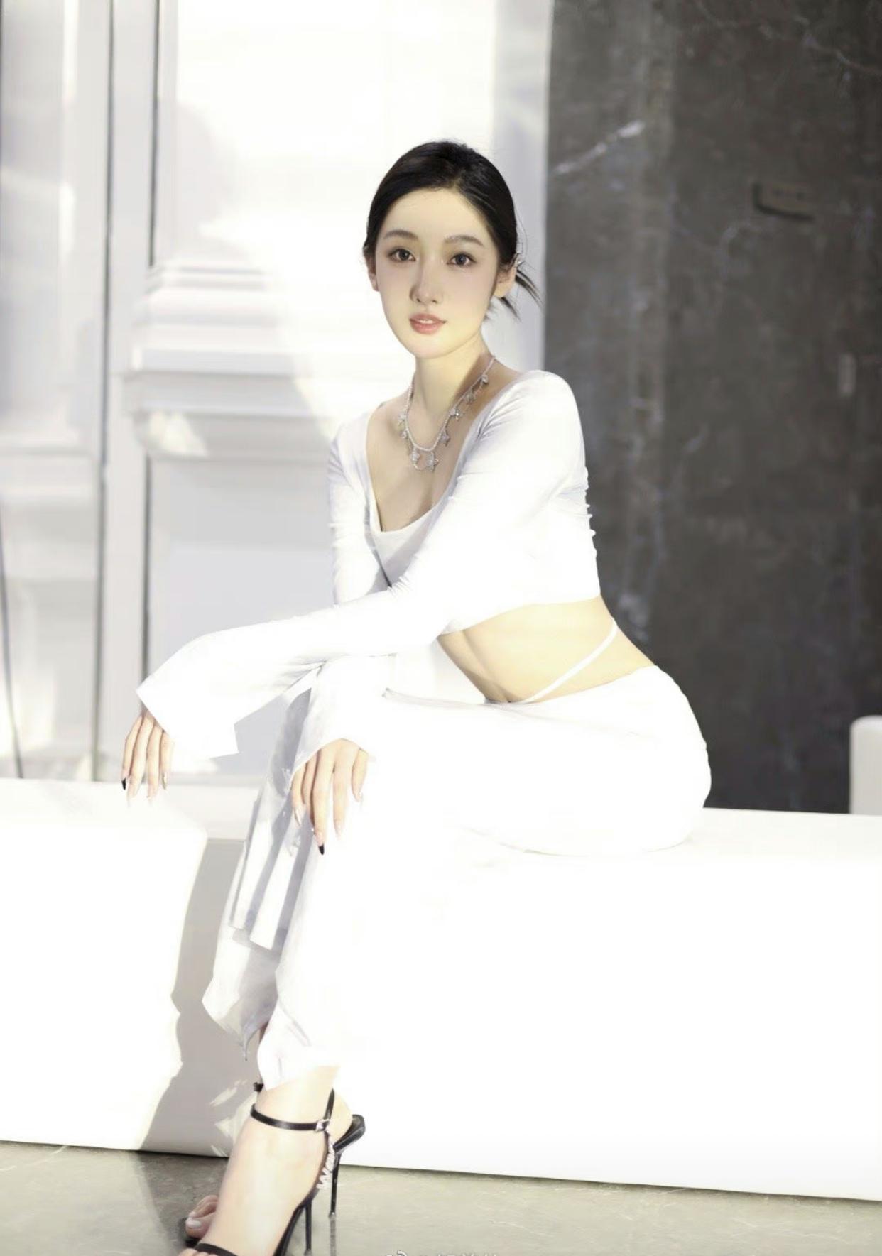 都美竹|都美竹虚荣心作祟混入中国时装周!主办方怒斥其私自进场