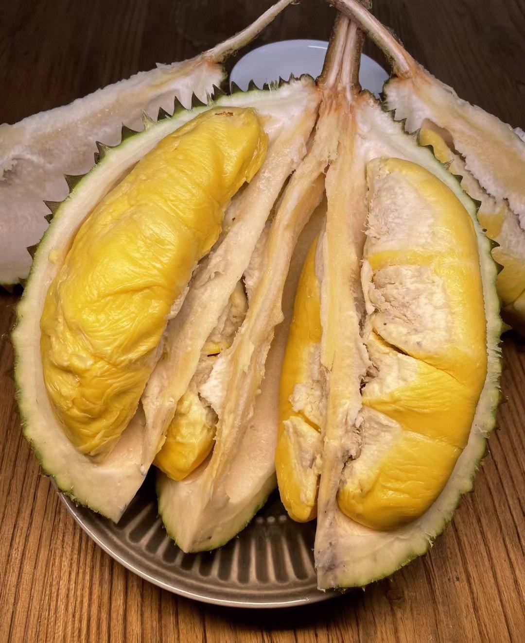 |买榴莲时，大的和小的区别大，牢记3买3不买，老板夸你是内行