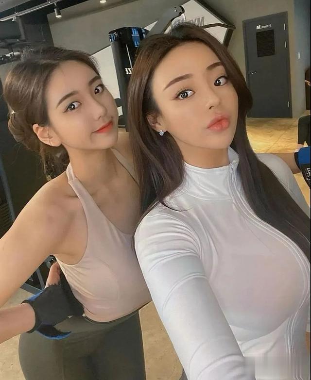 “现在的健身房老板娘，身材都这么野了吗？”