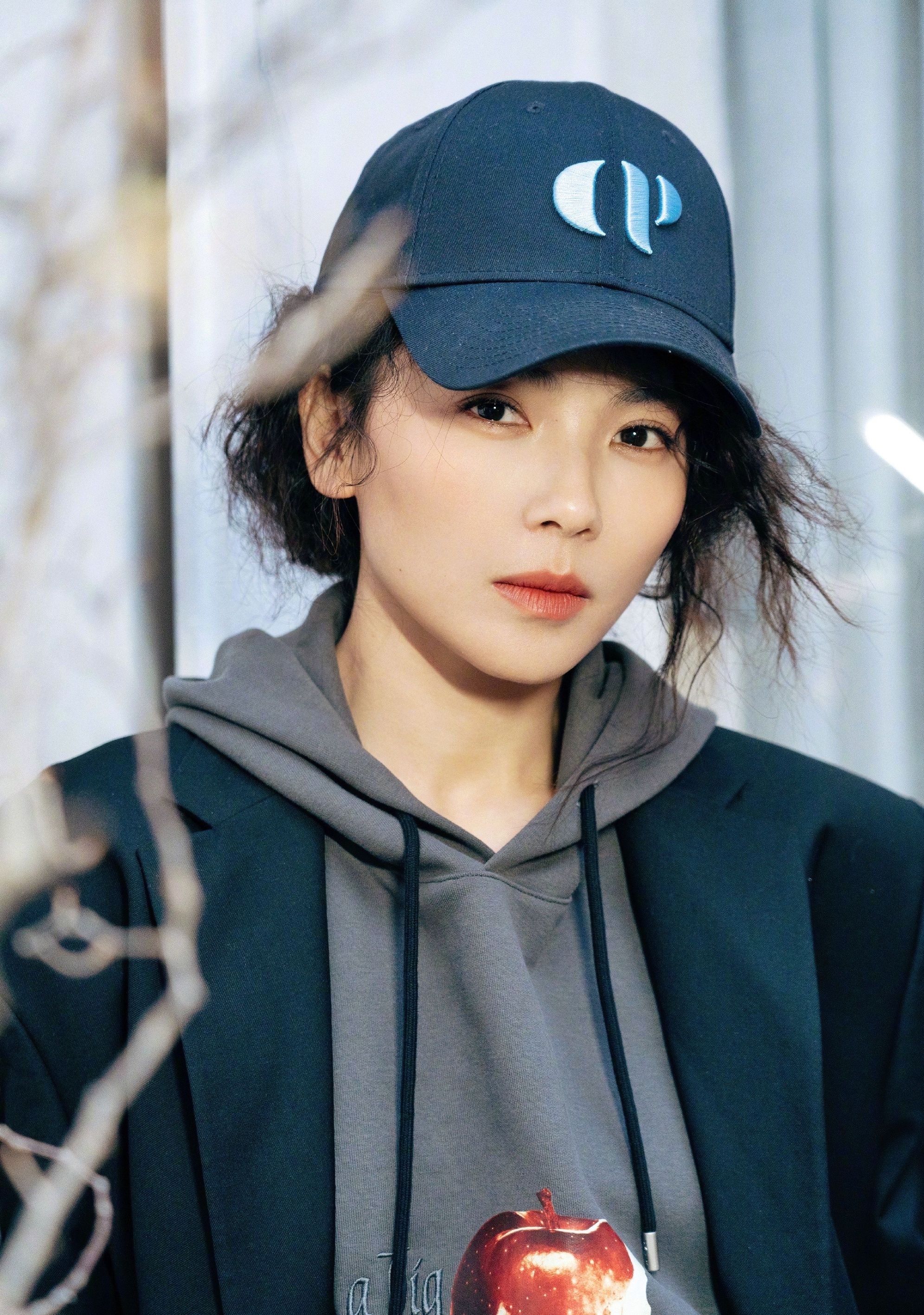 卷发|刘涛梳着卷发有多美?长发飘飘美艳迷人,职场大女人总算换风格了