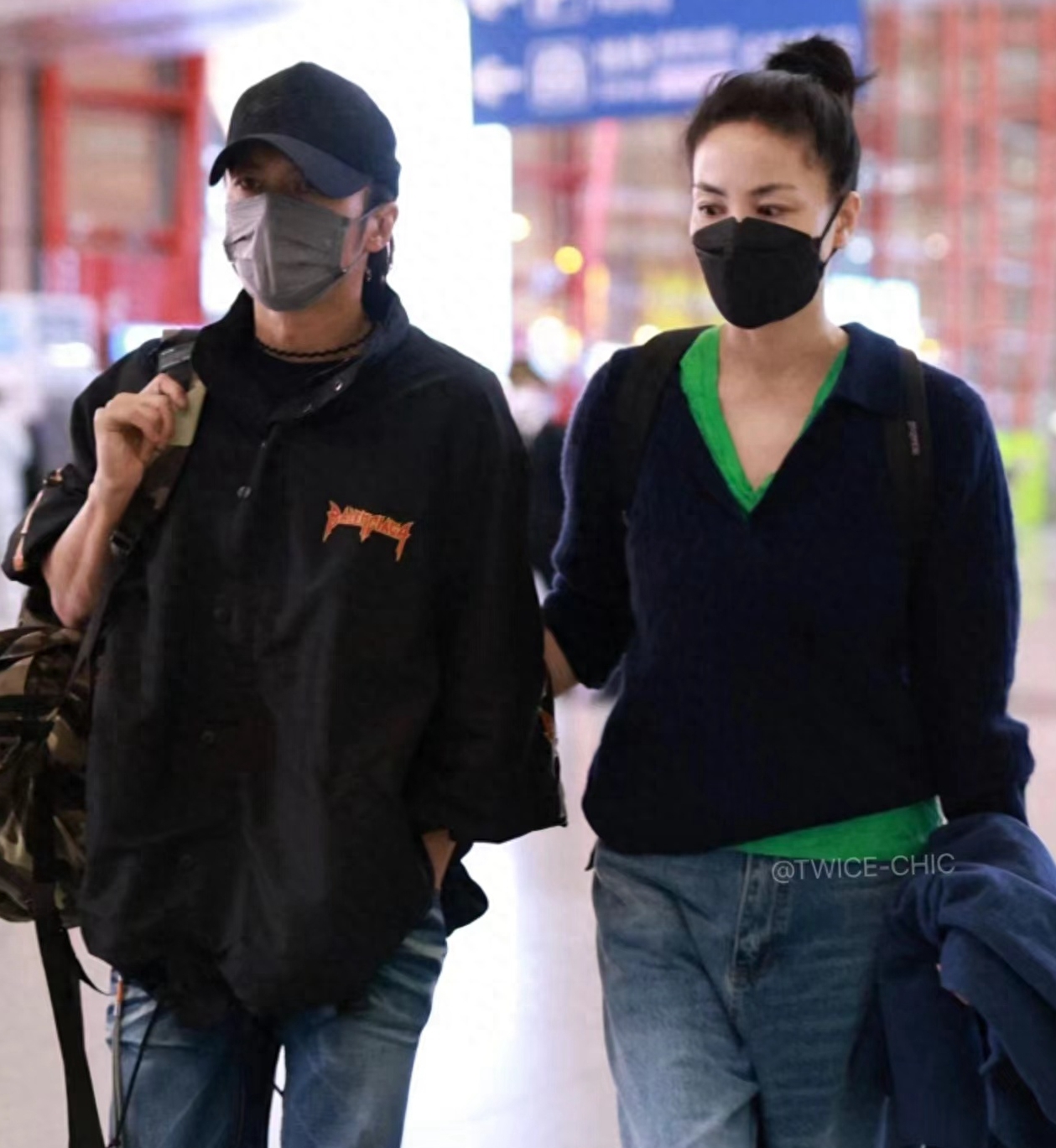 王菲返港陪霆锋拍戏?梁朝伟王菲聚会照曝光,一个腼腆,一个主动