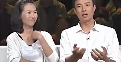 因穷被女友嫌弃,一气之下娶了普通女教师的朱铁,如今过得怎样?