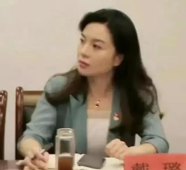 失业率|接二连三的女干部桃色事件,扯下了女性在职场中的遮羞布!