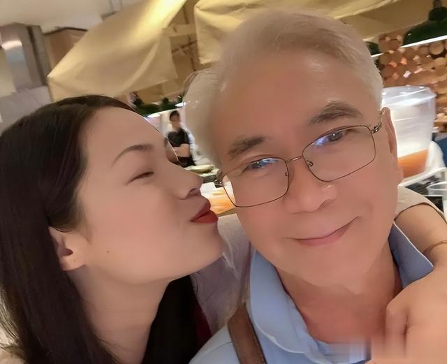72岁香港男星娶36岁嫩妻，7套房产已到女方名下，女方父母已同意