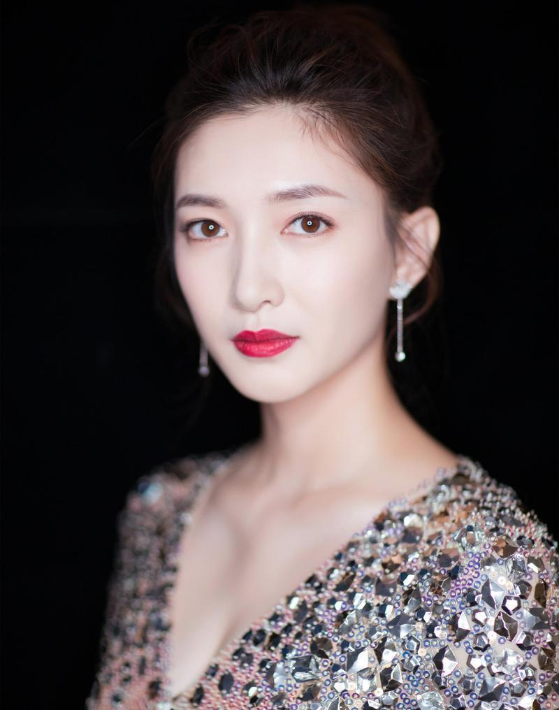 江疏影“2分20秒不雅视频”事件引发热议,网友纷纷表示:太像了!