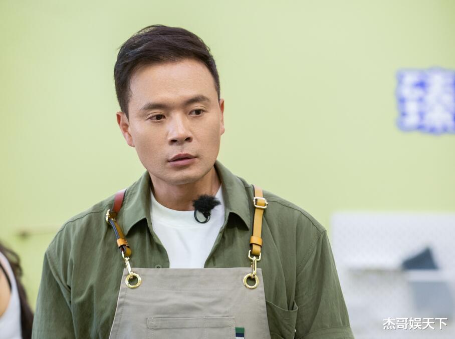 《中餐厅》首播,2人是节目灵魂,2人是惊喜,2人最尴尬