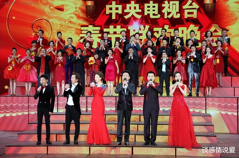央视春晚|1月28日，备受瞩目的龙年央视春晚迎来了第三次联排，陈丽君现身