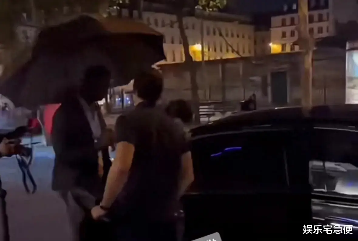 Lisa和LV三公子吃饭被偶遇,最新妆容像菲佣,多名保镖陪同排场大