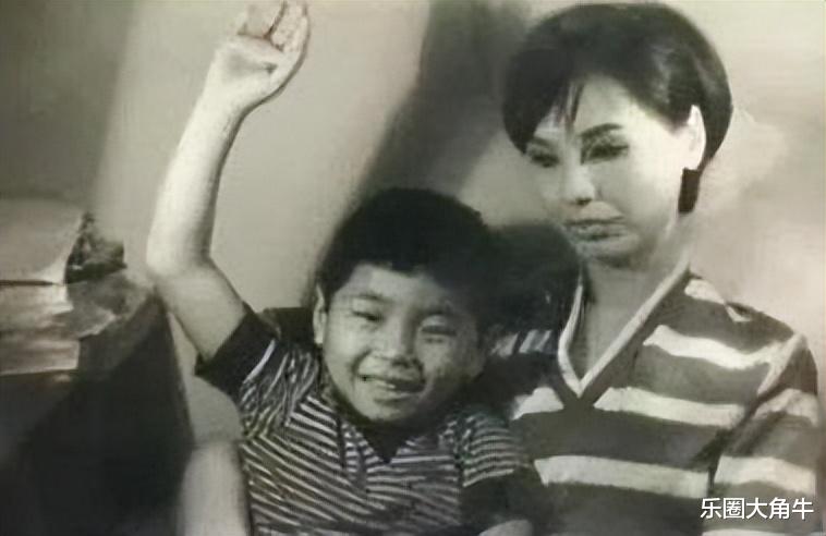 谢霆锋|谢霆锋终于不用再背锅，王杰“毒哑之谜”被曝光，换谁来也受不了