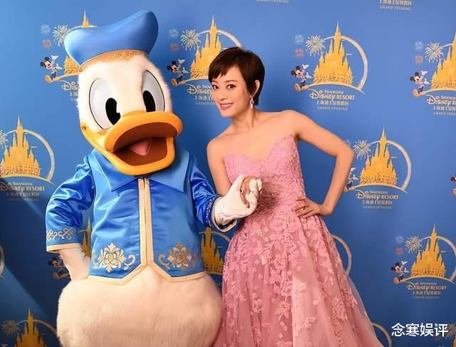 孙俪|孙俪带孩子到迪士尼玩,路人合影被拒爆黑料,花33万办会员不排队