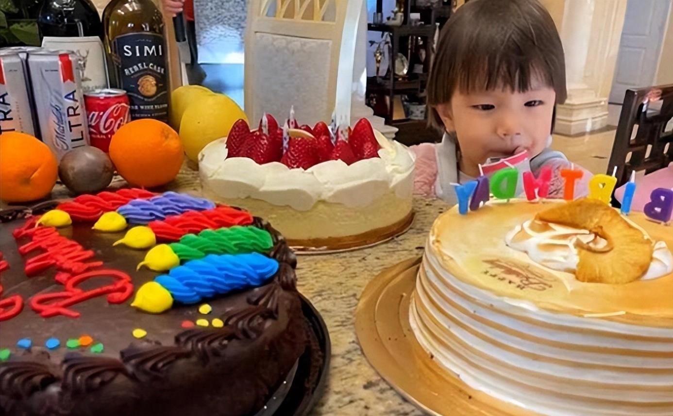 善恶终有报！曾经哭丧安倍晋三的吕丽萍，已经活成了一个“笑话”