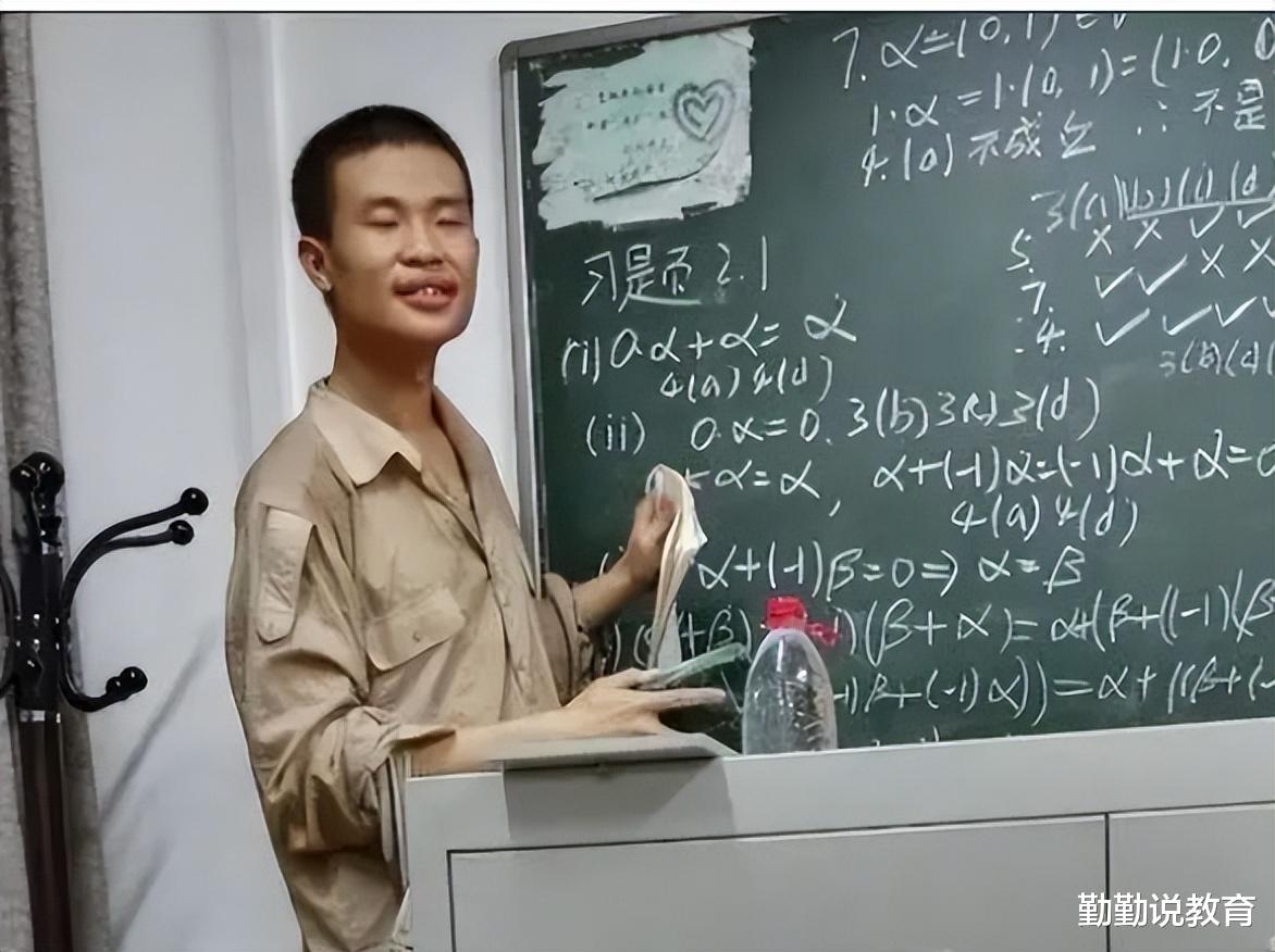 馒头|北大食堂偶遇韦神,一改常态不吃馒头吃炸酱面,疑似有恋爱苗头