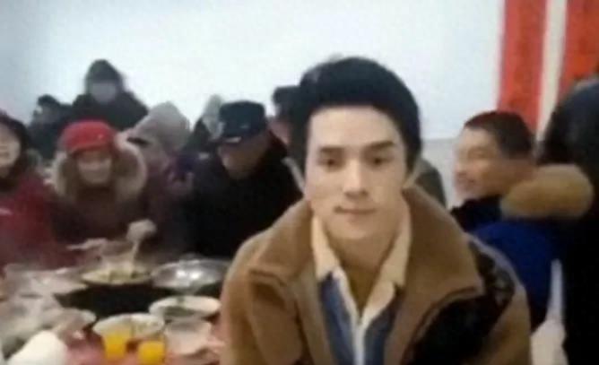 李佳琦评论区沦陷,李佳琦:我没有看不起穷人