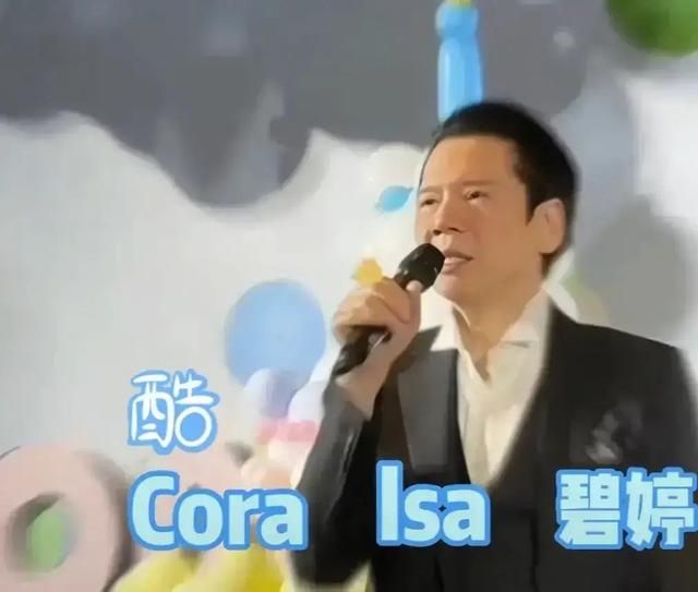 向太夫妻带孙女去游乐场!向华强和保姆聊孙女趣事,向芷身高优越