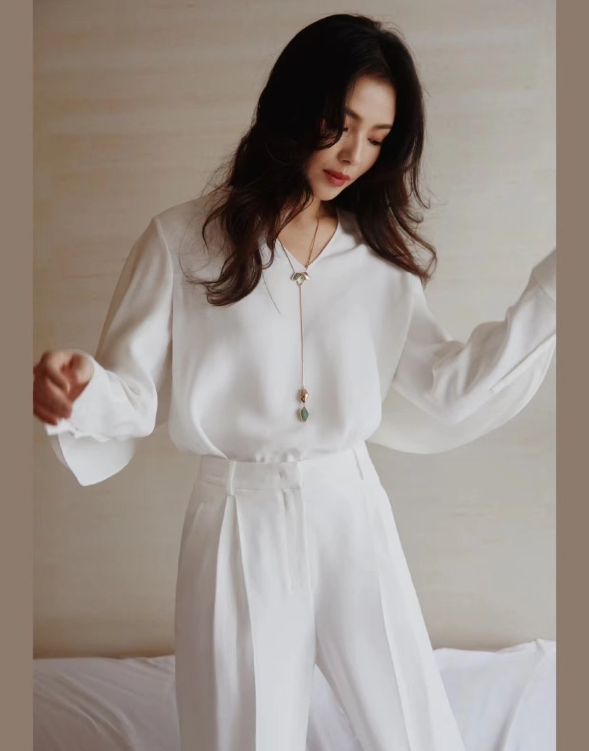 穿衣搭配|刘涛颜值狂飙把大家都美到!穿一身白参加活动,这回彻底封神了