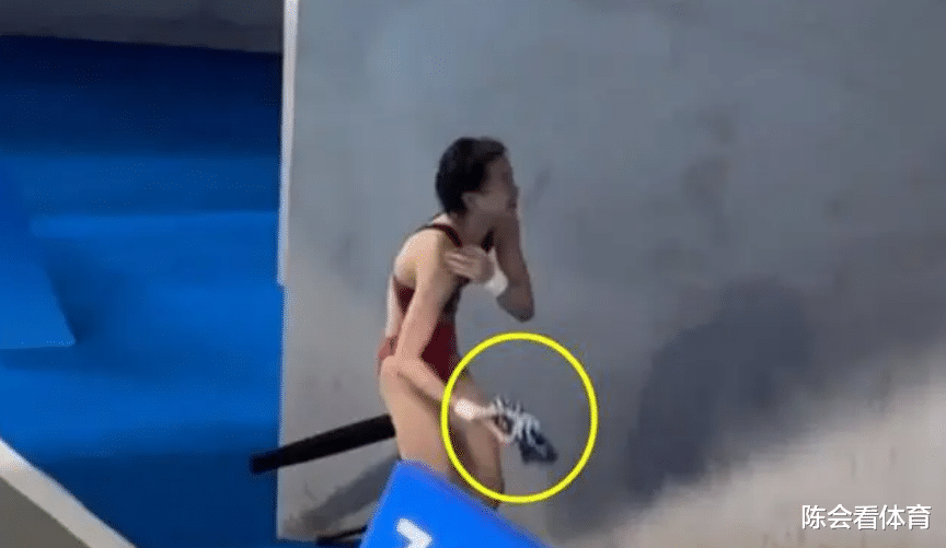 全红婵被毛巾砸，郭晶晶有心无力，周继红保护全红婵得用点心