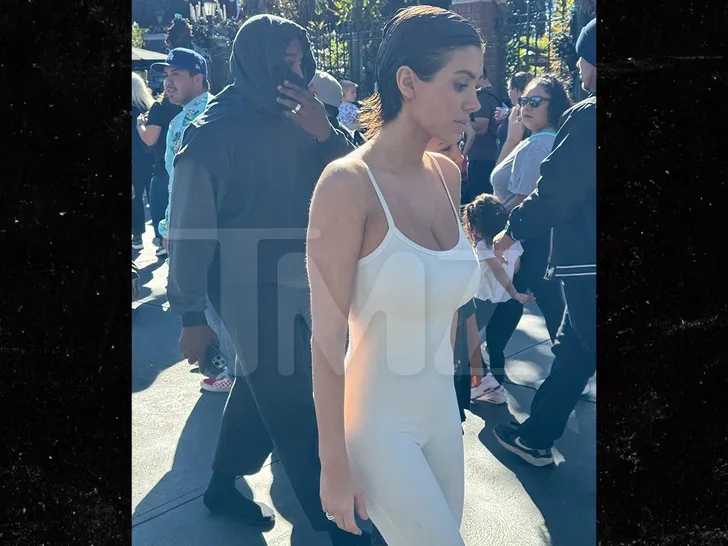 坎爷老婆终于正儿八经“穿衣服”!裹着皮草换了风格,这次惊艳了