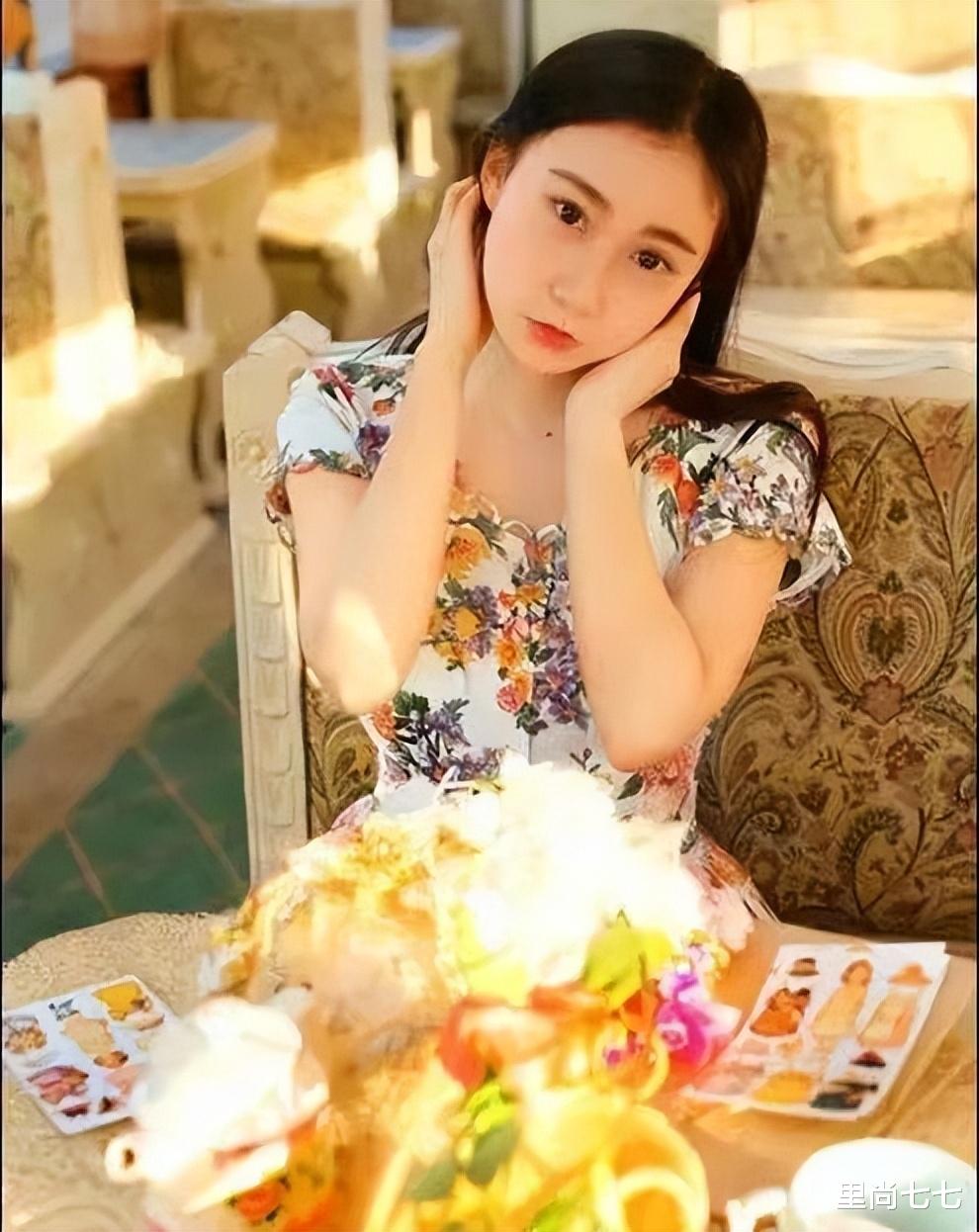 水均益女儿真优秀，29岁入职央视，撞脸蒙娜丽莎与自拍差别太大