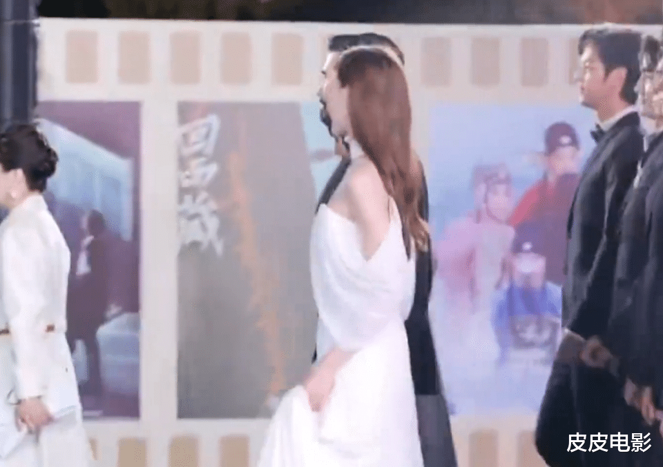 这一夜,袁泉气质出圈,殷桃女人味十足,何赛飞咬嘴唇可爱