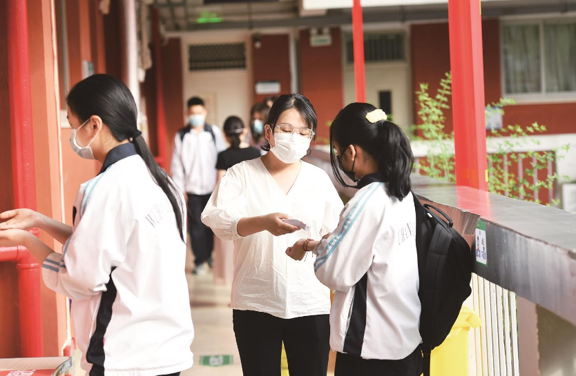 高马尾 家长纳闷，“高马尾”在中学生里逐渐消失，“鲶鱼头”却依旧盛行
