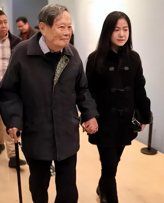 杨振宁已“无力回天”!翁帆“设局”多年,终于熬到头了