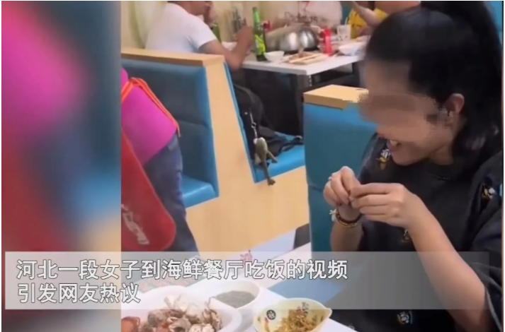 鲍鱼|河北，女子去吃自助餐，为了回本，拿了一大盆的鲍鱼和海鲜