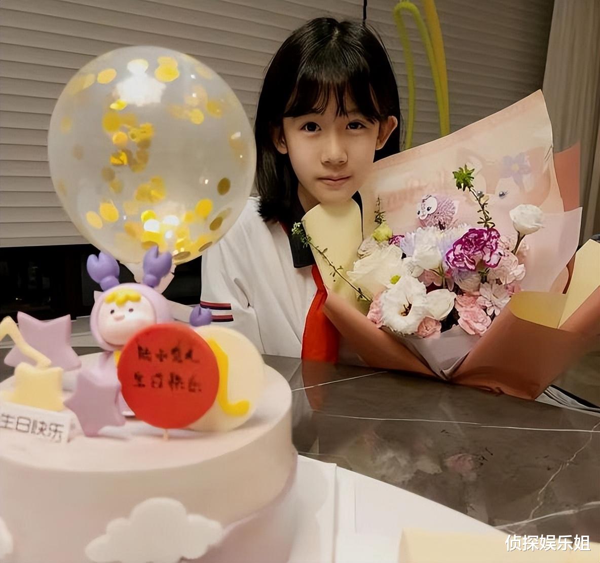 贝儿|陆毅晒两个女儿近照，贝儿和小叶子颜值变化大，一个像爸一个像妈